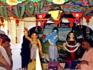 Sri Sri Guru Gauranga Gandharvika Giridhari